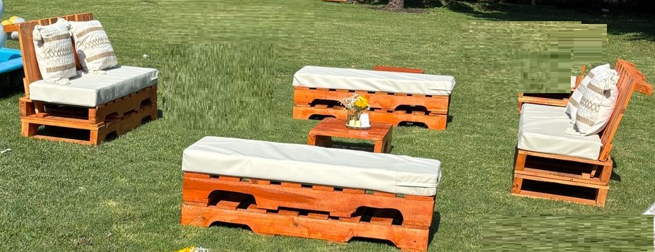 Lounge Pallet.jpg